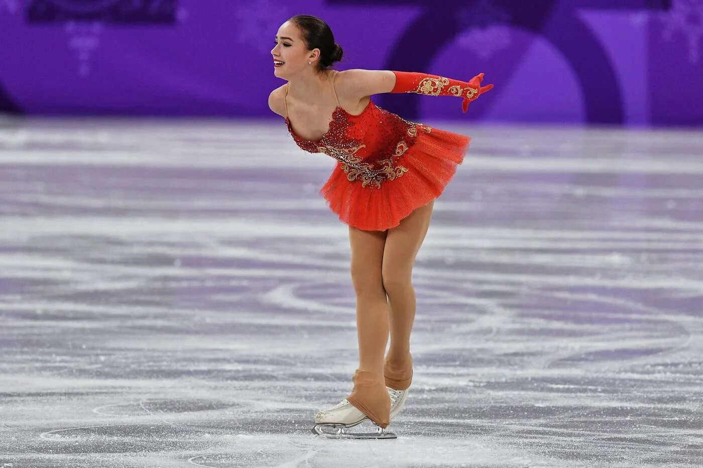 Фигурное катание алина злгитова. Фигуристка алина загитова. Фигурное катание алина загитова олимпиада. Алина загитова олимпийские игры 2018. Загитова фотосессия максим.