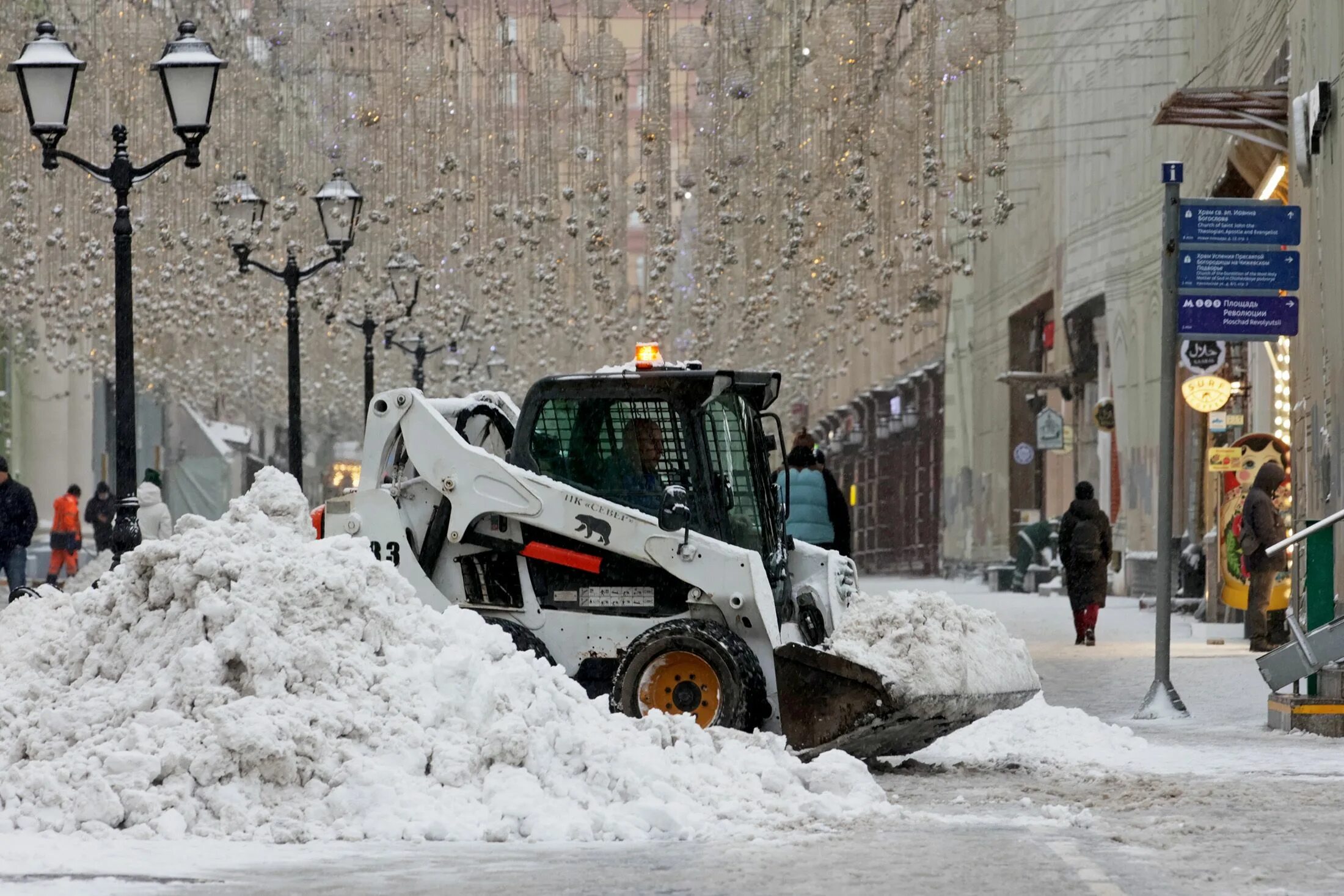 Сильный будет снегопад. Снег в Москве. Много снега в Москве. Москва сугробы в центре. Снегопад в Москве.