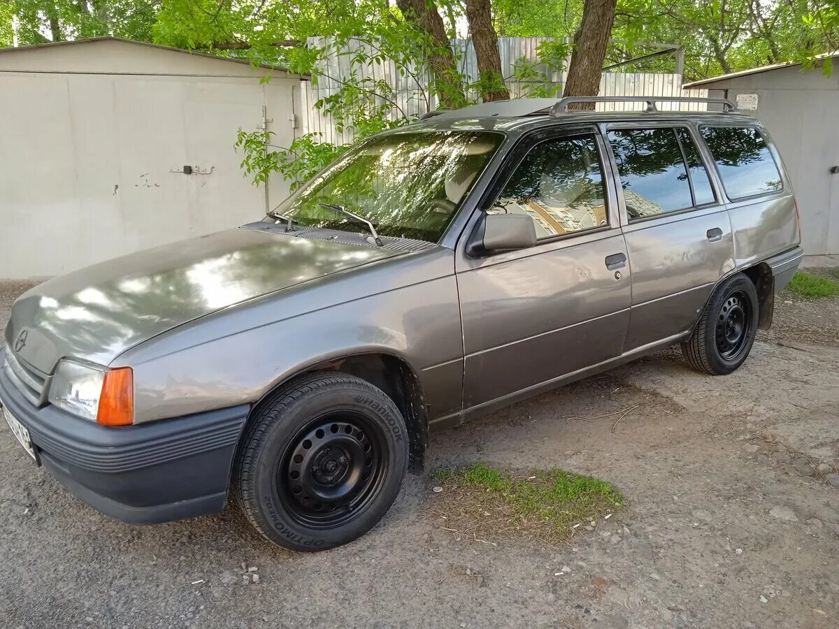 Опель кадет универсал. Opel Kadett 1988 универсал. Opel Kadett e 1988 универсал. Opel Kadett e 1988. Опель Кадетт 1990 е универсал.