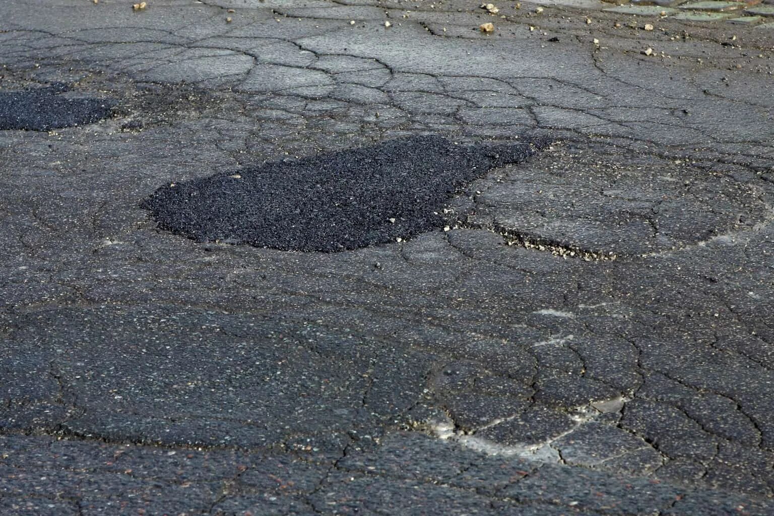 Движение яма. Ямы. яндекс 5 квадратный метров яма на дороге.