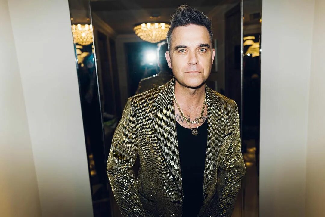 Клип робби уильямса где. Робби уильямс певец. robbie williams 2025. робби уильямс с женой. робби уильямс певец 2000.