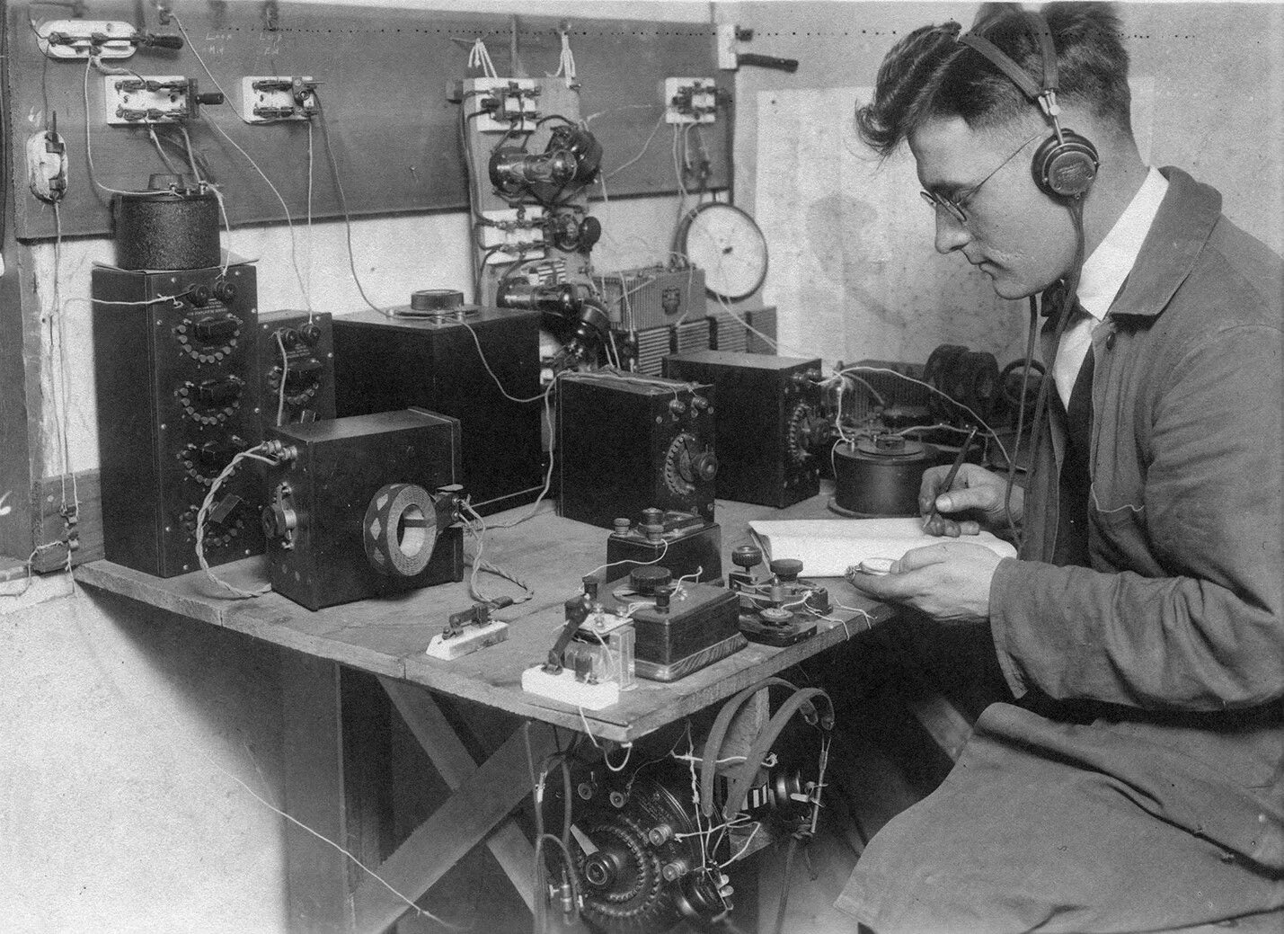 Радиосвязь. Первый радиоприемник. Радиоприемники 1920-х годов. Communication first