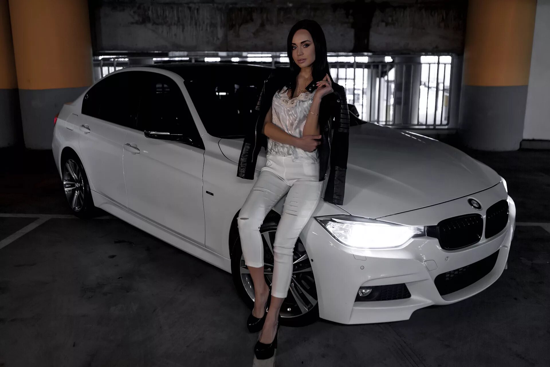 Avto na com. BMW f30 girl. Девушки и БМВ f30. БМВ ф30 и девушка. BMW f30 черная с девушкой.