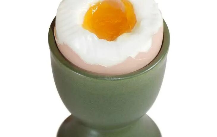 Яйцо в мешочек после закипания. Яйца всмятку в мешочек и вкрутую. Яйца всмятку. Как выглядит яйцо всмятку. Куриное яйцо в мешочек.