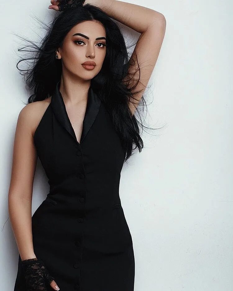 Покажи азербайджанку. Луифар Мамедова. Красивые азербайджанки. Азербайджанки с черными волосами.