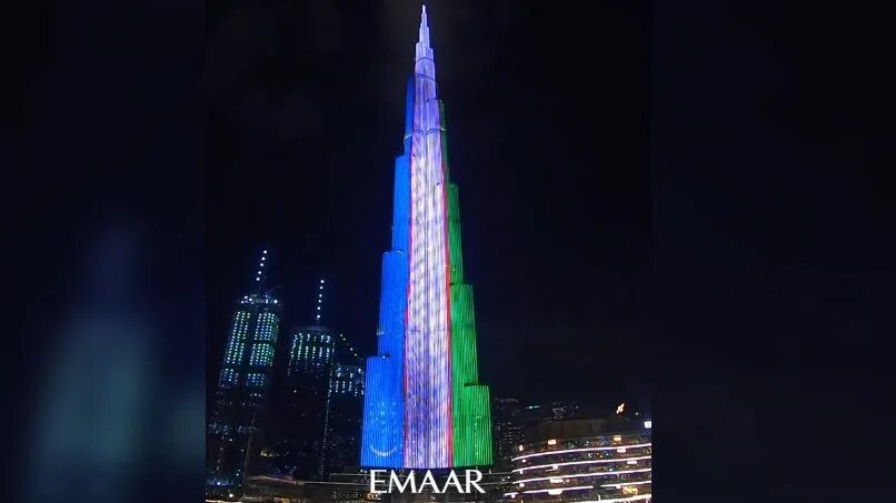 Дубай бурдж халифа флаг. Дубай бурдж халифа флаг. Бурдж халифа подсветили в цвета украинского флага. Бурдж-халифа дубай. Башня бурдж халифа.