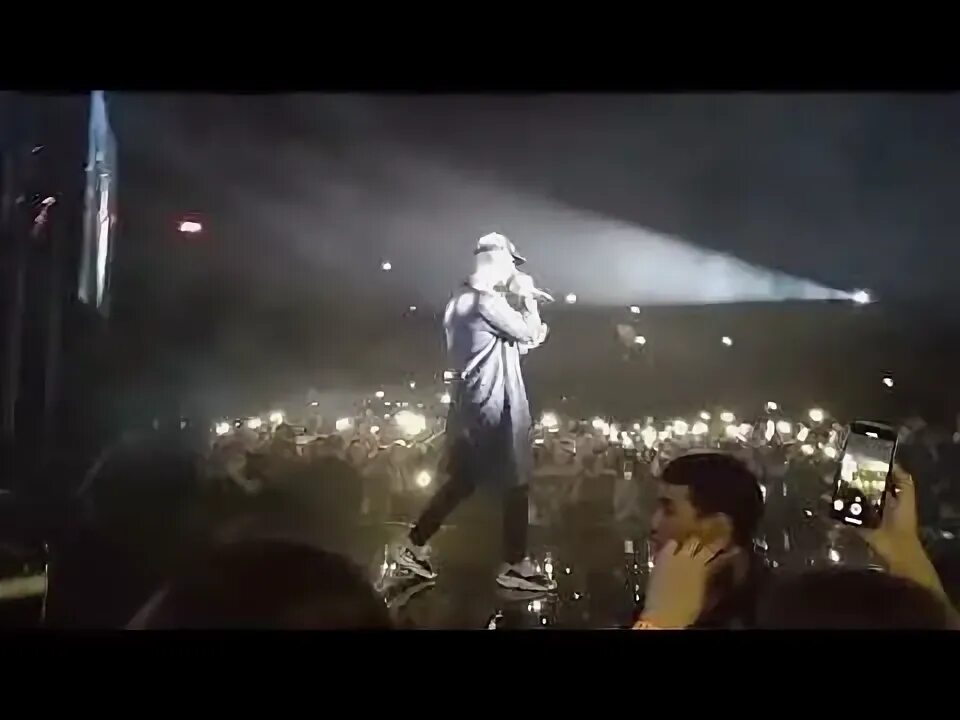 Песня на луну крид. Крид блондин. Песня на луну крид. Крид с дочкой. Песня на луну крид.