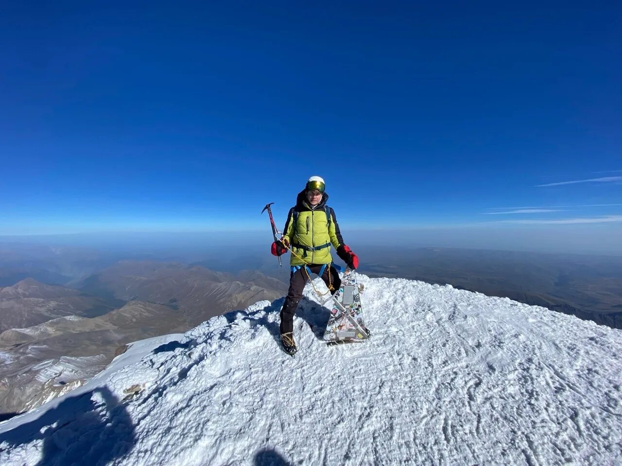 гора чегет. северный кавказ эльбрус. гора эльбрус 5642. высота эльбруса 5642. эльбрус высочайшая горная вершина россии.