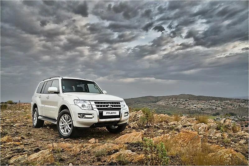 Mitsubishi pajero 2015. Mitsubishi Pajero 4. Мицубиси 4 на 4. Mitsubishi Pajero v31.