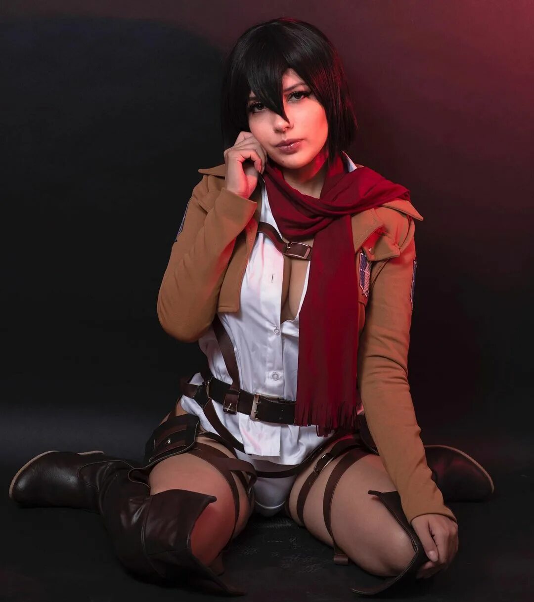 Mikasa cosplay. Микаса Аккерман Cosplay. Микаса Аккерман косплей. Mikasa Ackerman косплей. Микаса горячий косплей.