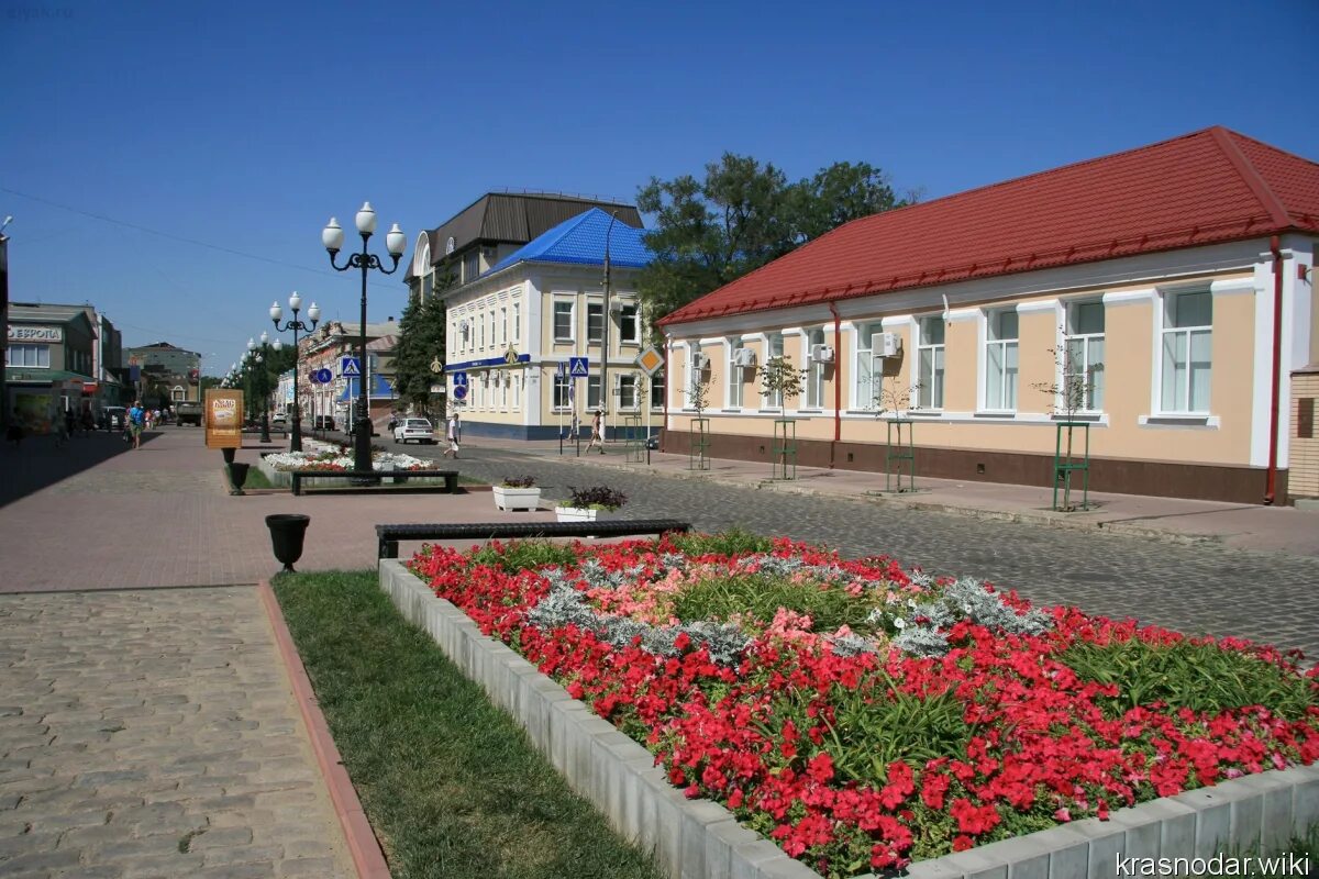 Курортный городок ейск. Ейская усадьба на бердянской. Азовское море город ейск. Фонтаны в ейске. Ейск краснодарская 14.