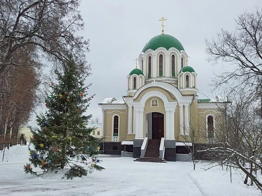 Храм льва толстого. Храм во Льва Толстого Калужская область. Тихонова пустынь Калужская область сайт монастыря. Льва Толстого Калуга монастырь.