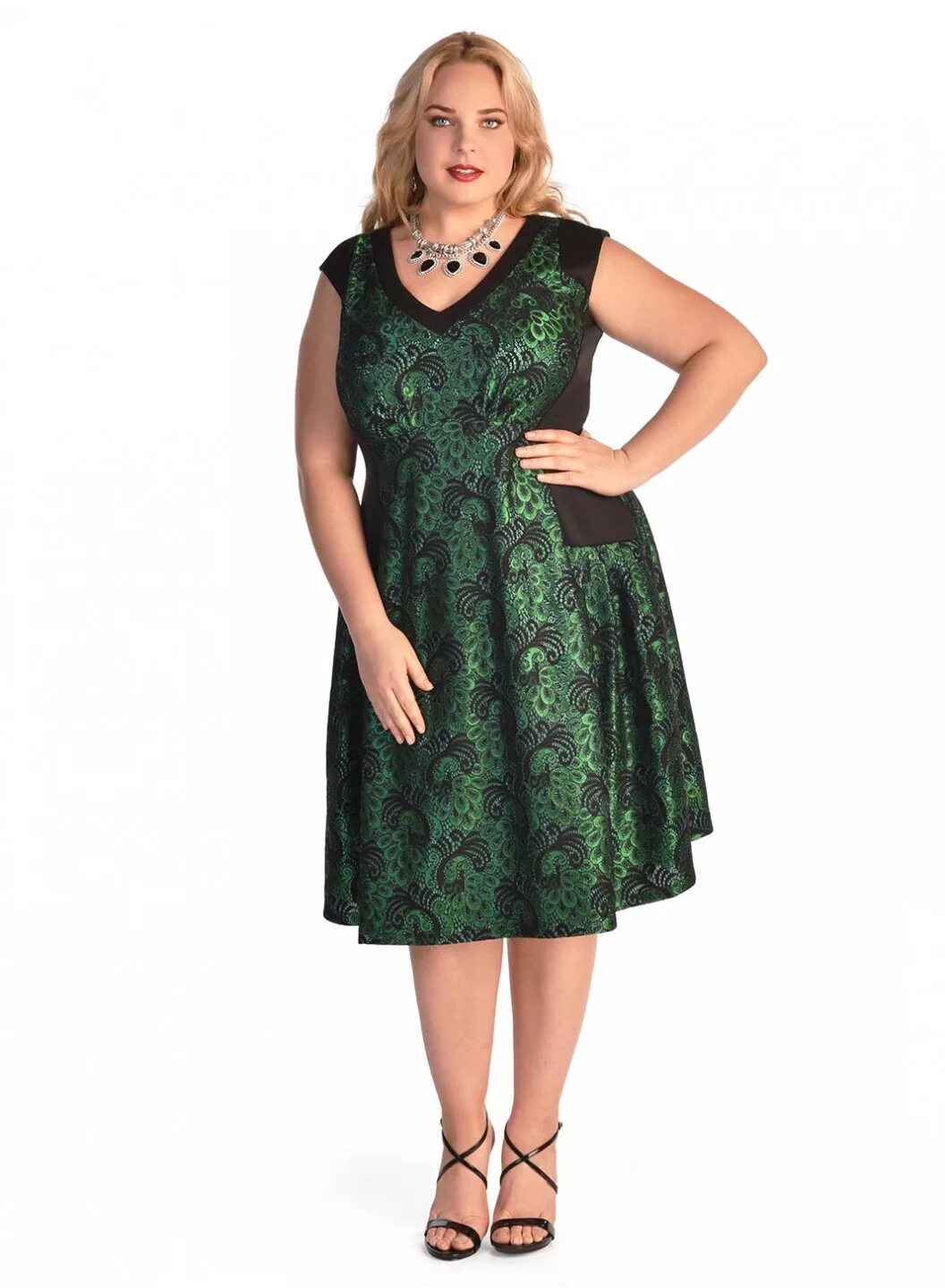 Платья на валберис для женщин за 50. Пожилая женщина в платье. Платья для женщин 60+. Модели платьев для женщин 50 лет. Фасоны платьев для полных.