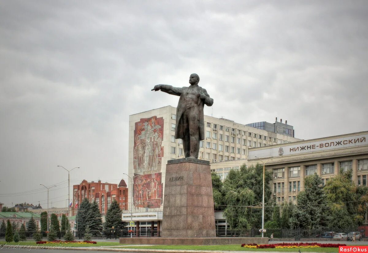 В каком городе стоит ленин. Статуя ленина в ижевске.