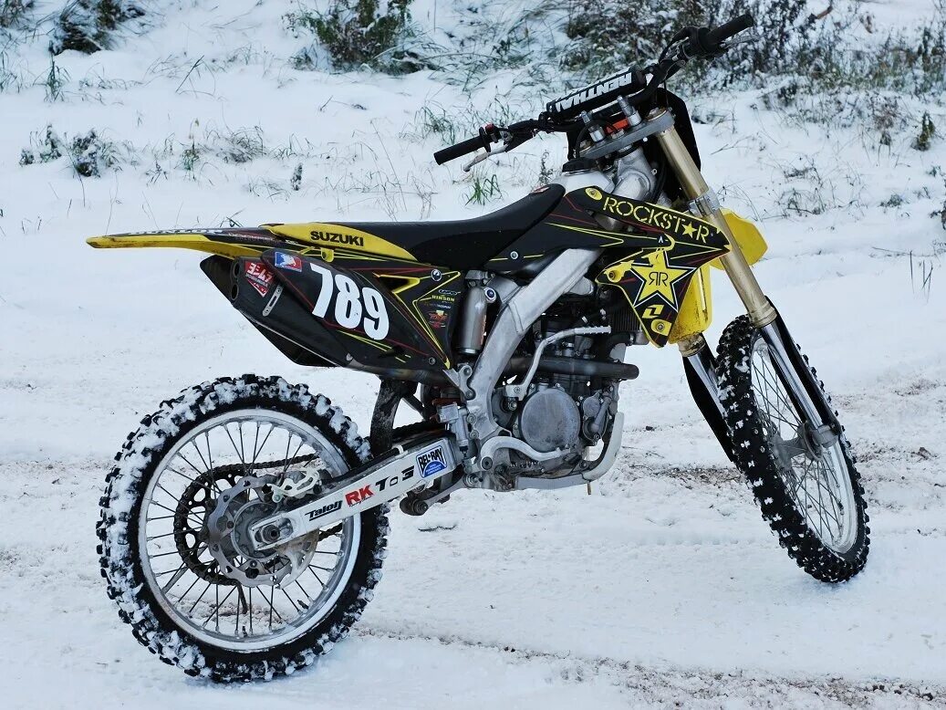 Suzuki кроссовый мотоцикл. сузуки rmz 250 2021. сузуки рм 250. кроссовый мотоцикл 250 кубов сузуки. Rmz кросс 250.