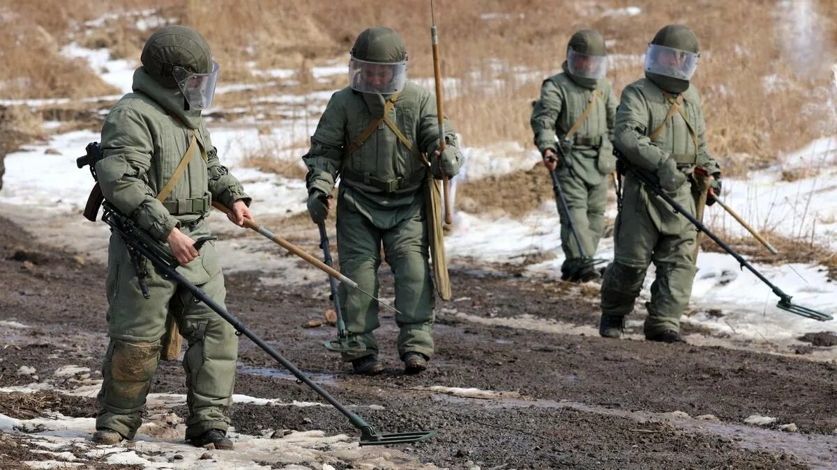 Сколько получают саперы. Саперы в карабахе. российские саперы в карабахе. инженерные войска саперы. инженер сапер.