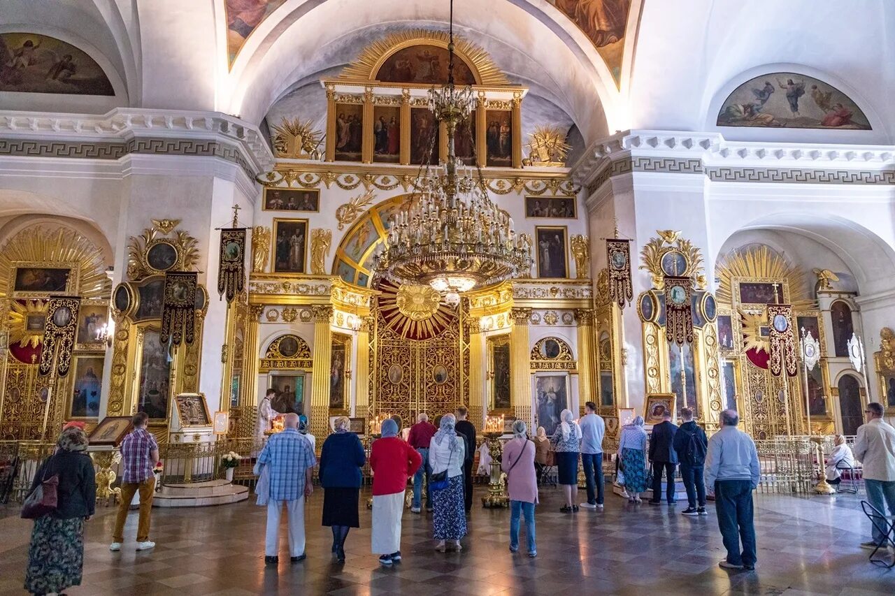 Время ведения служб в спасо преображенском соборе спб. Спасо-преображенский собор санкт-петербург священники. Крестовоздвижение литургия патриарх. Спасо-преображенский собор валаамского монастыря. Служба в спасо преображенском соборе.