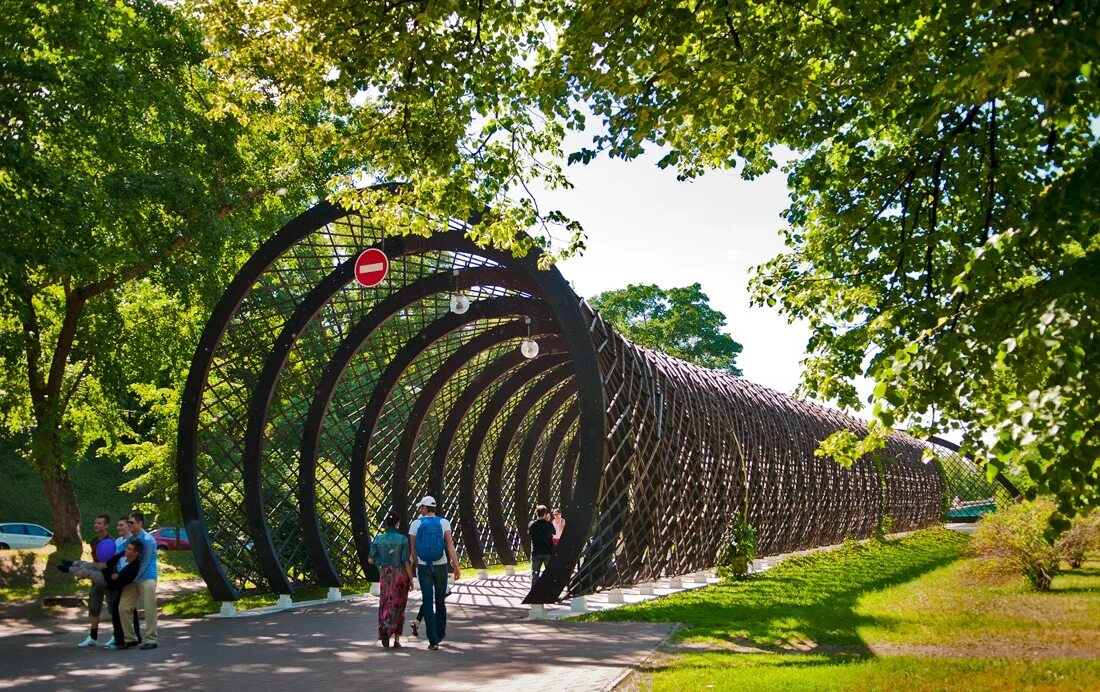 Екатерингоф парк. Супер парк яуза. Люблинский сквер, москва. Русские горки аттракцион в москве измайловский парк. Парк сокольники арка.
