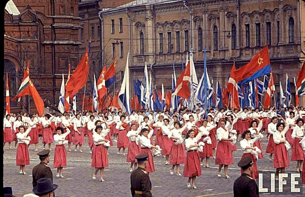 Первомай парад СССР. Первомайская демонстрация в СССР. 1 Мая праздник СССР. Демонстрация трудящихся 1 мая СССР. Родина 1 мая