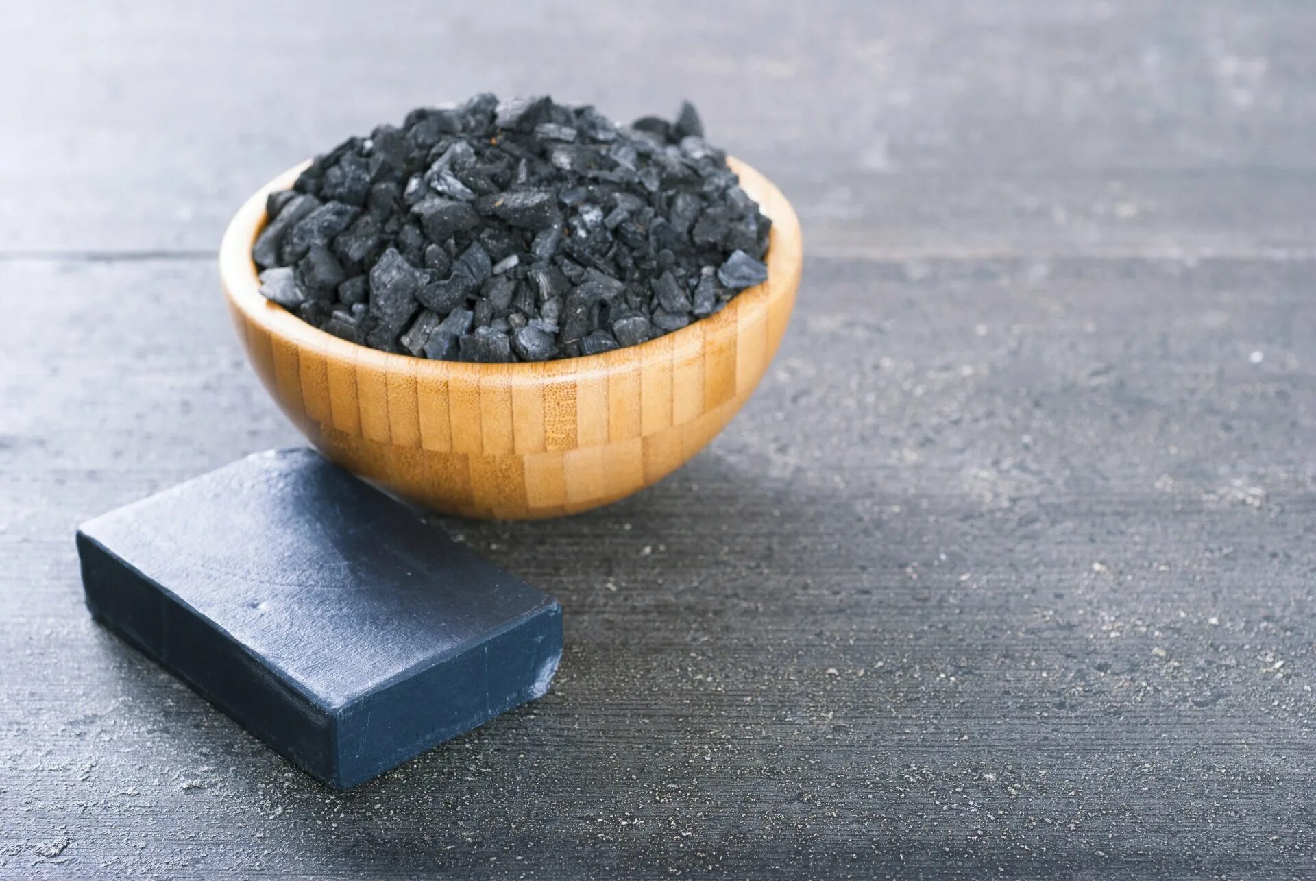 Уголь косметический. Активированный уголь. Detox activated charcoal. Углём и зелёным чаем 150мл /22340/,. Детокс активированным углем.