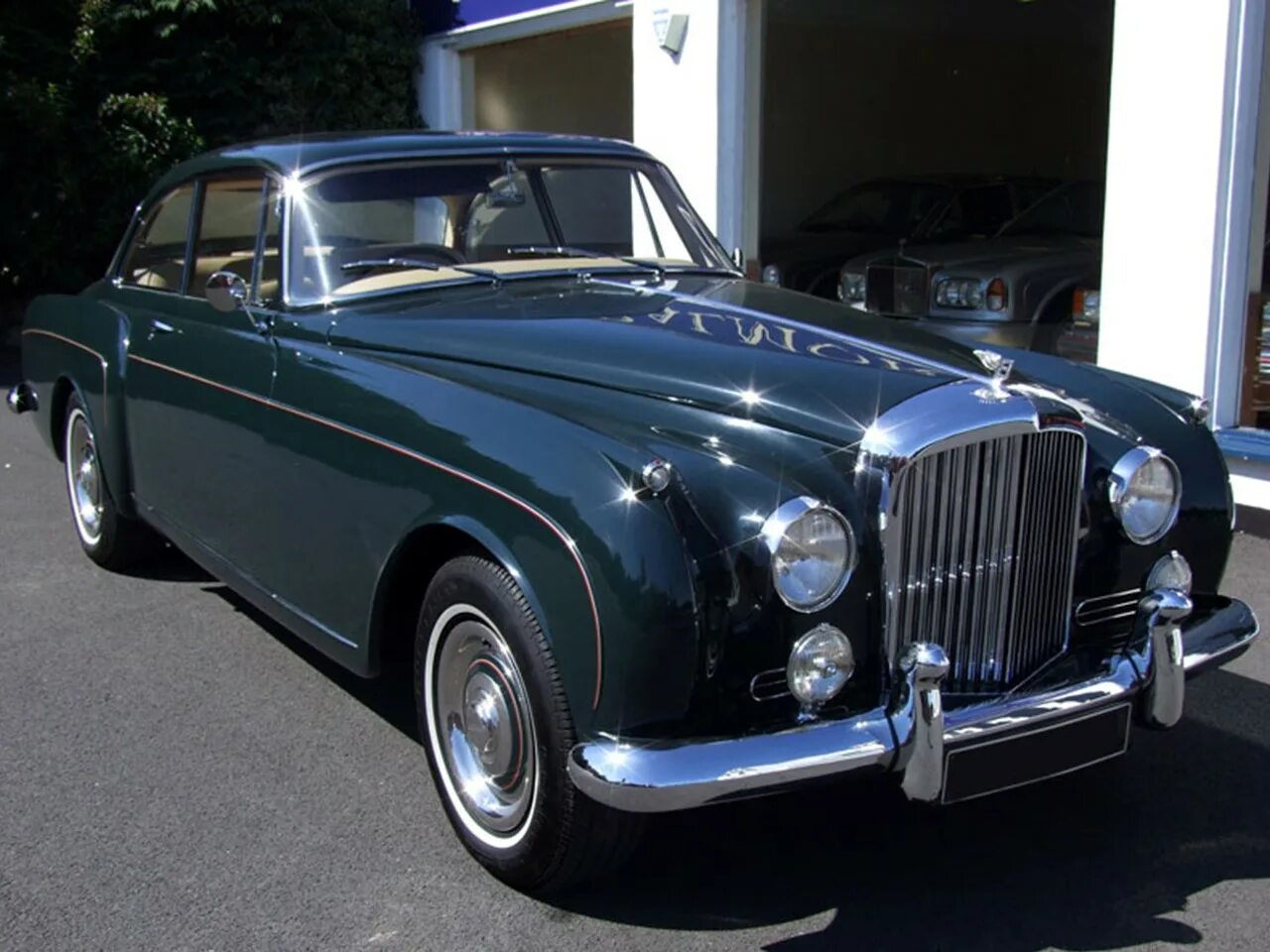 After roll. Бентли Континенталь 1960. Bentley s2 1960. Bentley Continental 1960. Роллс Ройс универсал 1960.