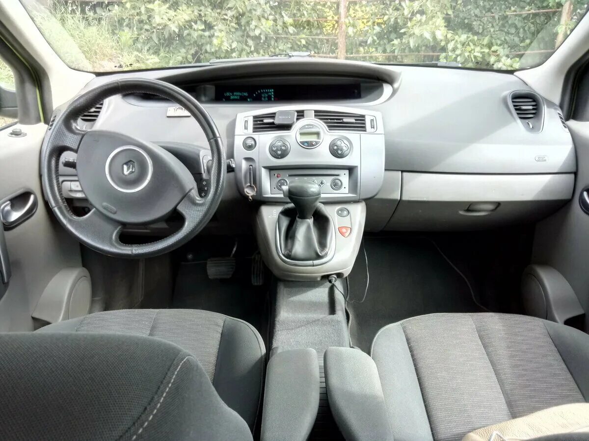 Купить сценик 2 дизель. Renault Scenic 2007 салон. Renault Scenic 2006 салон. Рено Scenic 2 салон. Рено Меган Сценик 2007.