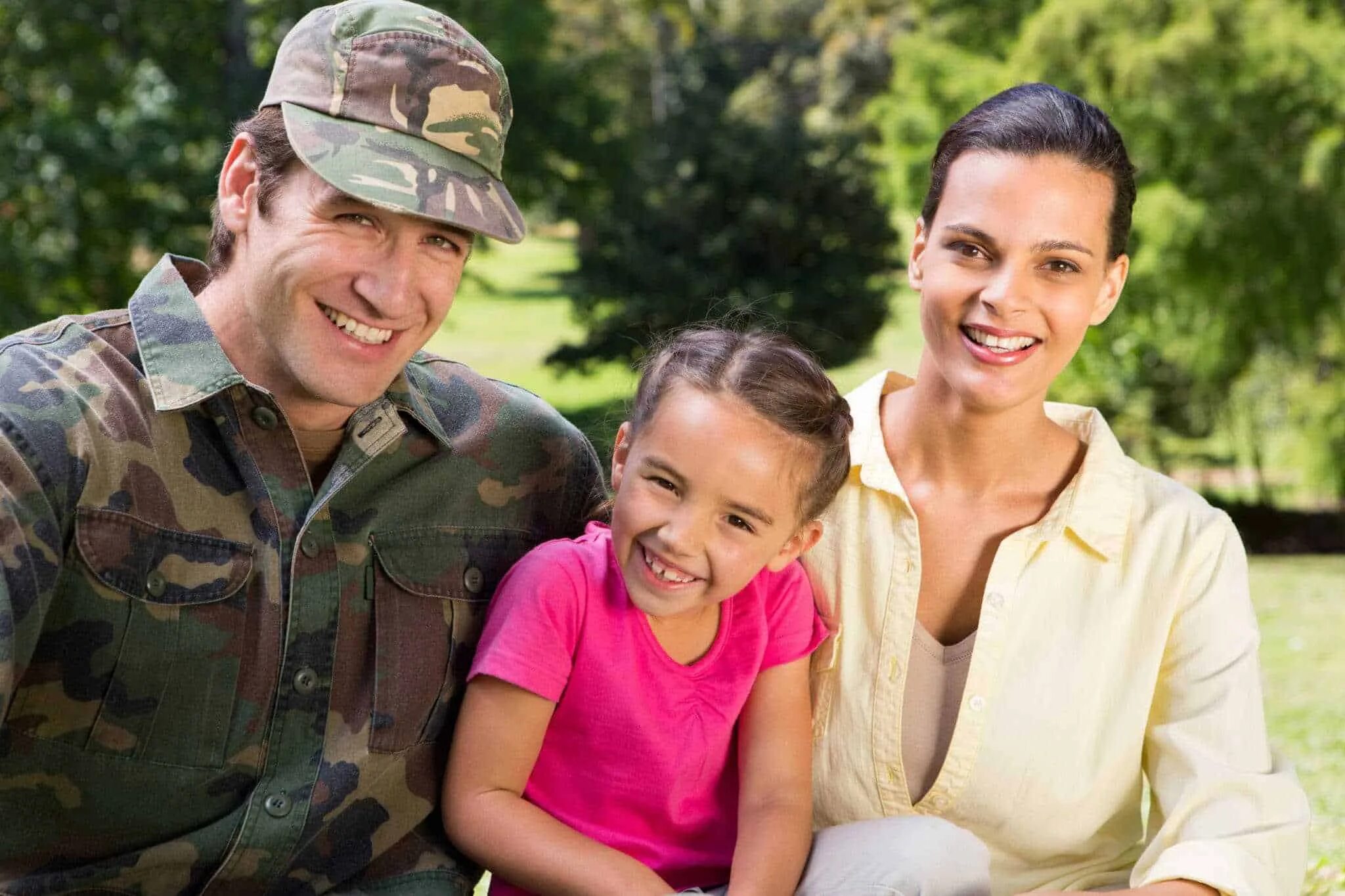 Единовременное военный семья. Семья военного. Счастливая семья военных. Семья военнослужащего. ВОЕННЫЙС семькей.