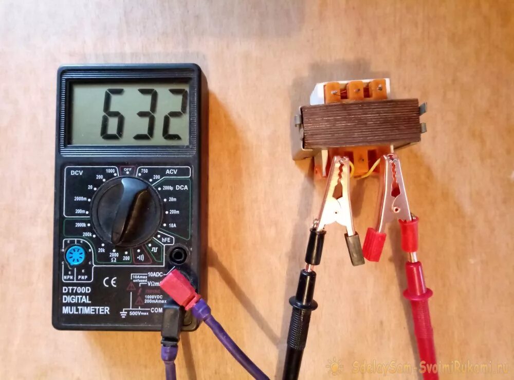 Как измерить трансформатор мультиметром. Прозвонка обмоток трансформатора мультиметром. Измерение напряжения трансформатора мультиметром. Как найти первичную обмотку трансформатора мультиметром. Как прозвонить трансформатор