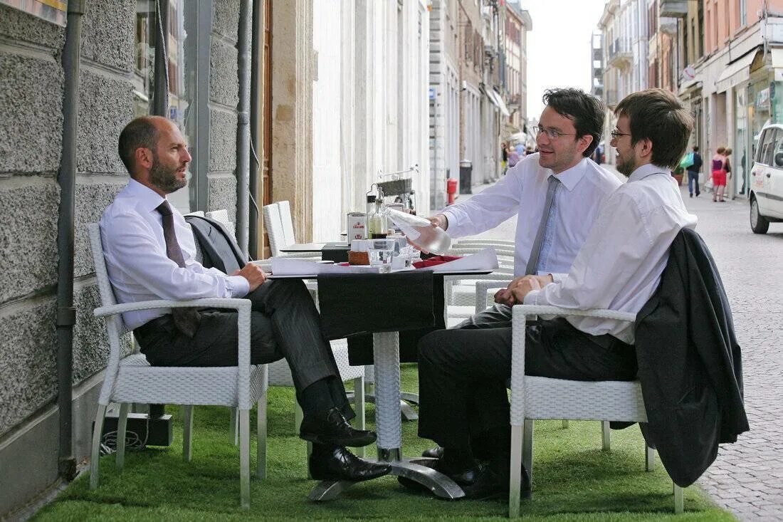 Мэтт леблан с женой 2022. Бизнесмены франции. Фредерик французский. Деловая встреча в италии. Менеджмент во франции.