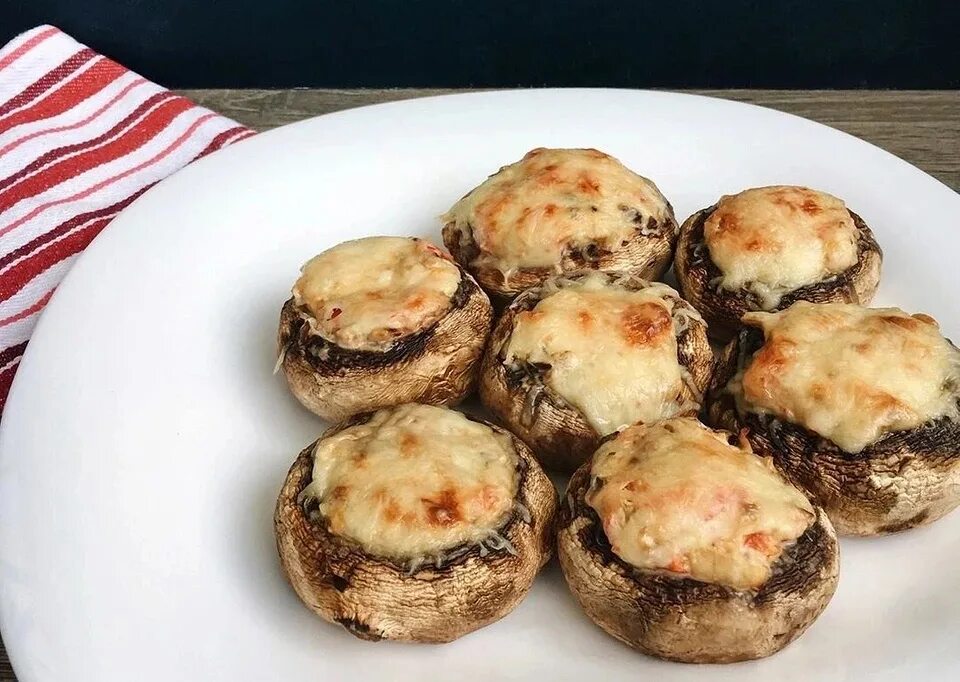 Омлет в кружке в микроволновке. Быстрый обед в микроволновке. Еда приготовленная в микроволновке. Быстрые блюда в микроволновке. Блюда в микроволновке.