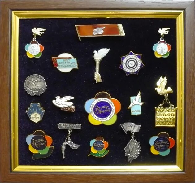 фестиваль молодежи сувениры. фестиваль молодежи сувениры. фестиваль в москве в 1957г значки. советские кружки. фестиваль молодёжи ссср символ.