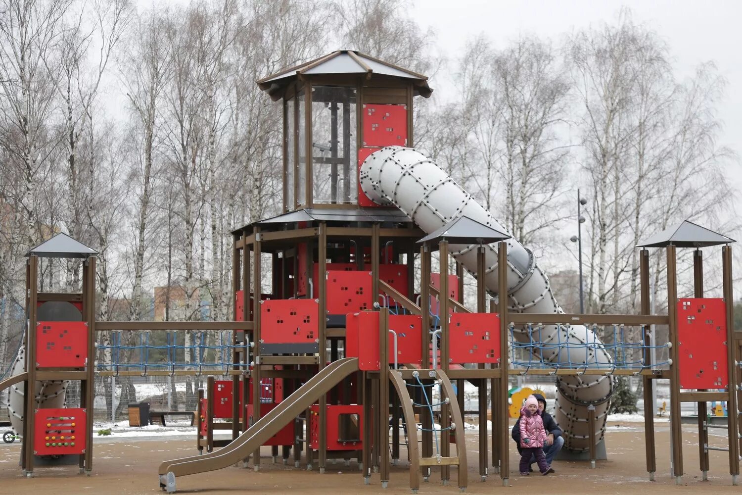 Нижегородская область городская среда. Парк Дубки Нижний Новгород детская площадка. Парк Дубки Нижний Новгород Ленинский район. Парк Дубки Нижний Новгород 2022. Дубки парк Нижний Новгород горка.