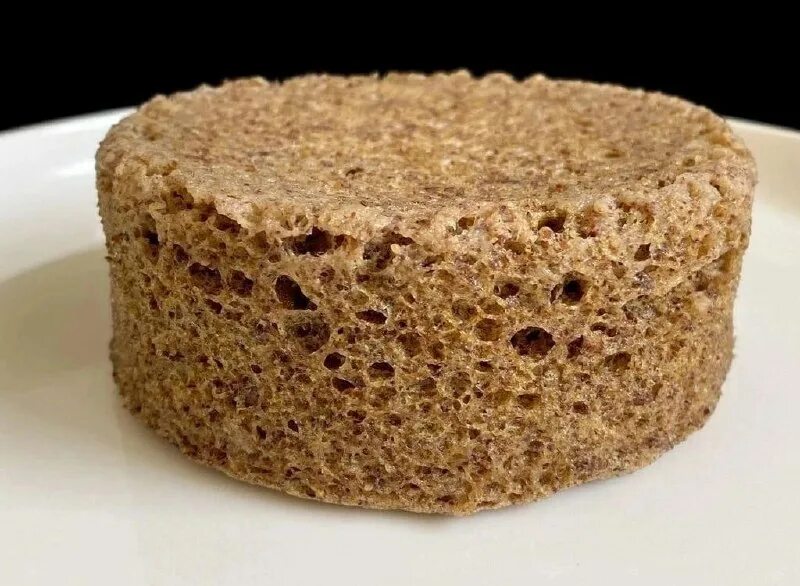 хлеб в микроволновке из ржаных отрубей. кето хлеб. хлебцы из отрубей без муки. хлеб из клетчатки. хлебцы в микроволновке.