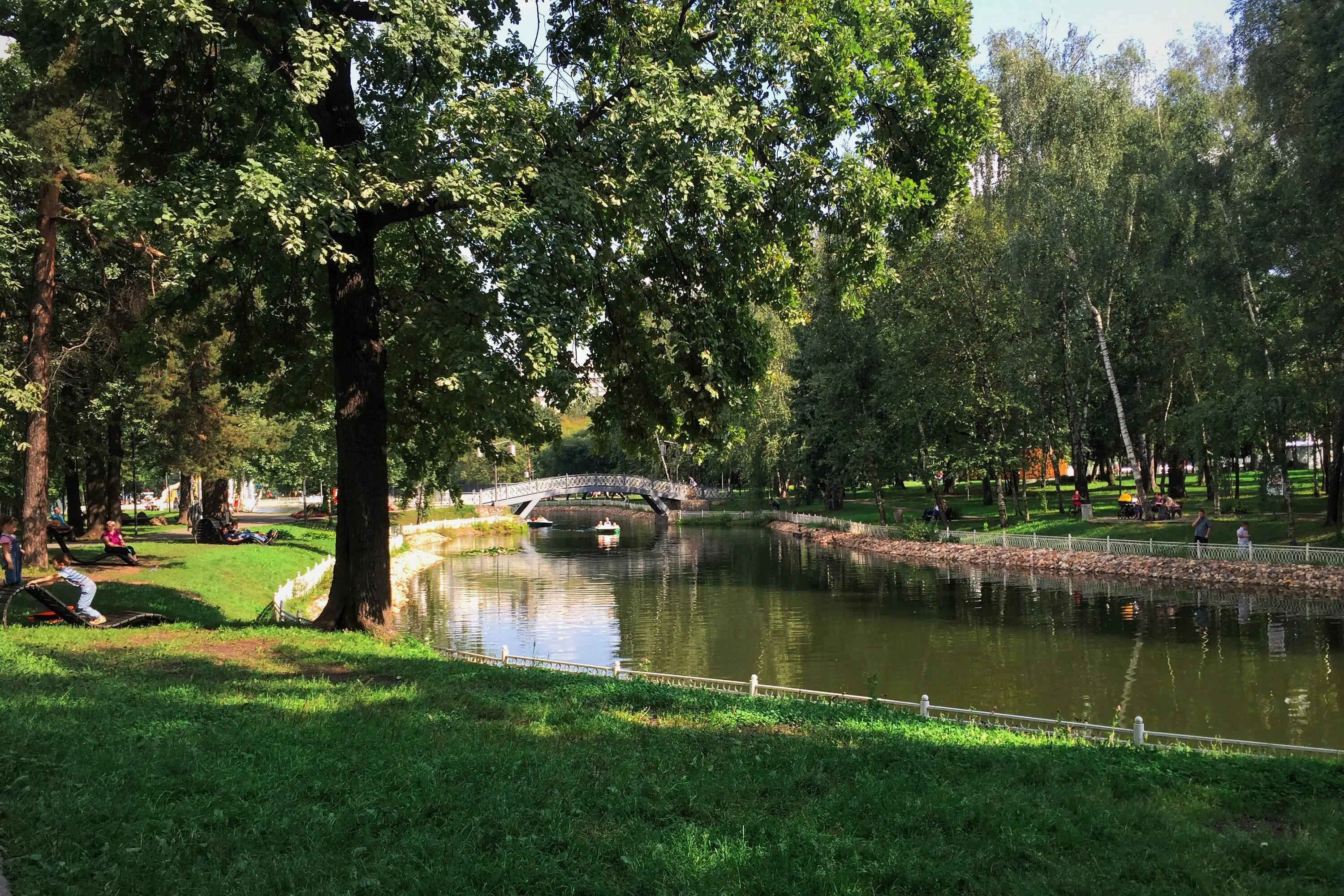 Лианозово вднх. Парк Лианозово. Лианозовский парк Москва. Парки Москвы Лианозово парк. Парк культуры Алтуфьево.