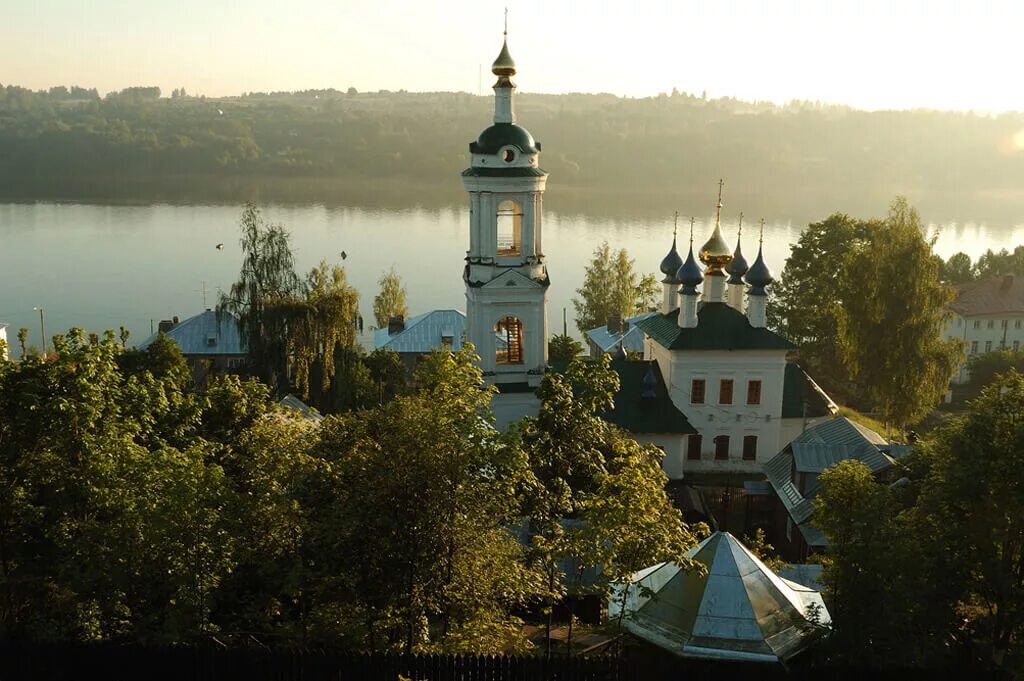 Плёс город. Город Плес Ивановской области. Город Плес Ивановской области достопримечательности. Город Плес Ивановской области церкви. Кострома город плес