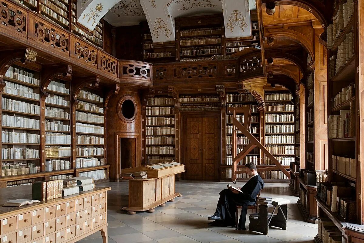 Библиотека 7 букв. Библиотека Кремсмюнстерского аббатства, Австрия. Старинная библиотека. Старинное здание библиотеки.