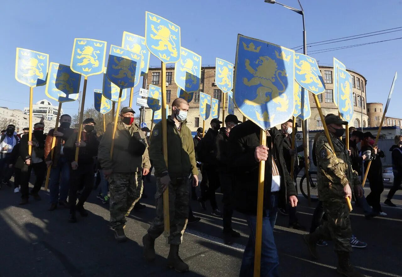 Марш СС Галичина в Киеве. Шествие СС Галичина в Киеве 2021. Марш в честь дивизии СС Галичина в Киеве. Марш СС Галичина в Киеве 2021. Украинские фашистские