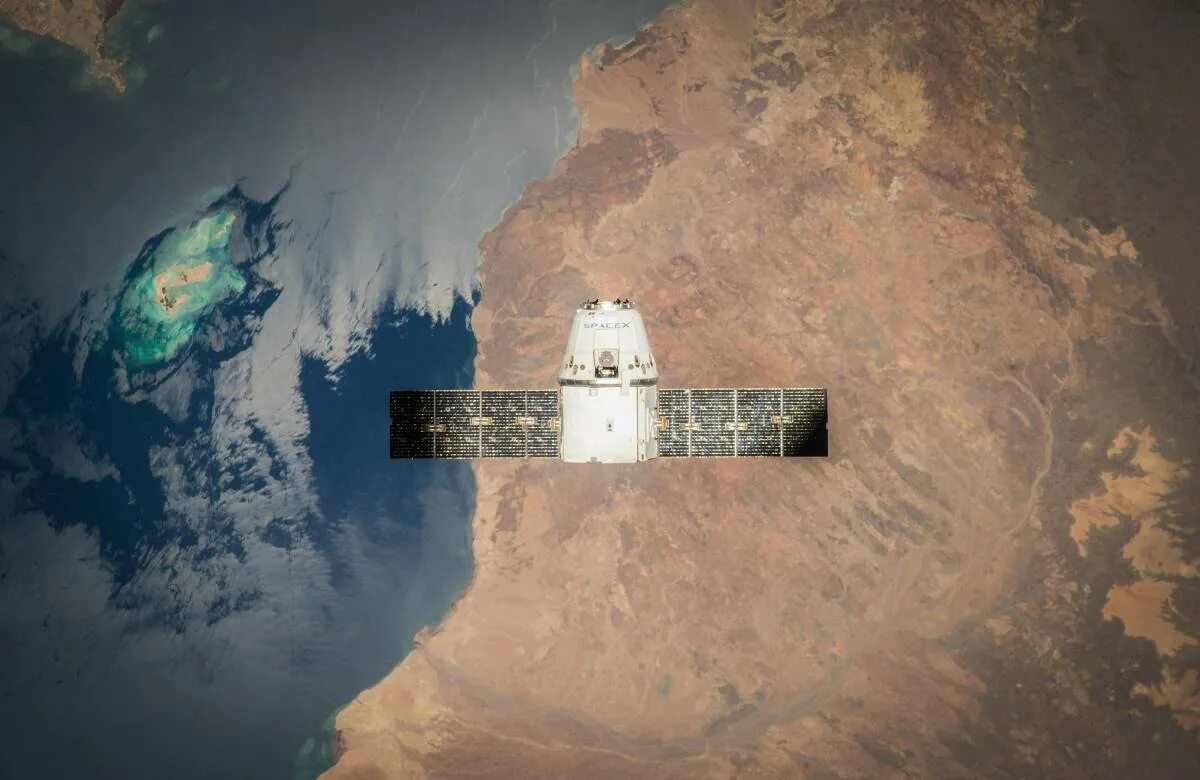 Apollo 13 экипаж. Самые опасные места в космосе. Снимки планеты марс с марсохода. Аполлон 17 юджин сернан. Самое страшное место в космосе.