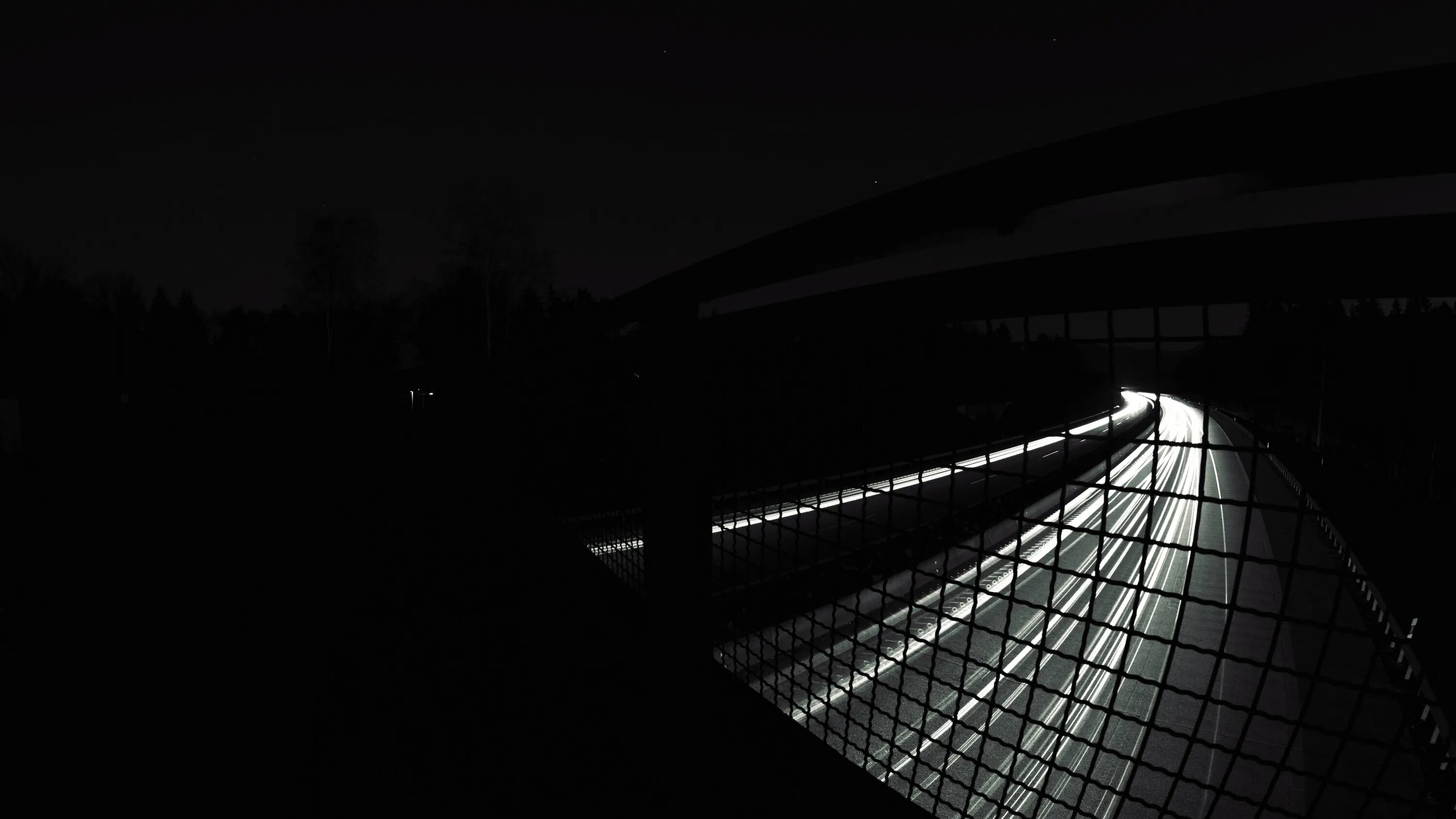 Мост в темноте. Monochrome light обои. обои архитектура ночь. круглый мост в темноте\. локация с мостом в темноте.