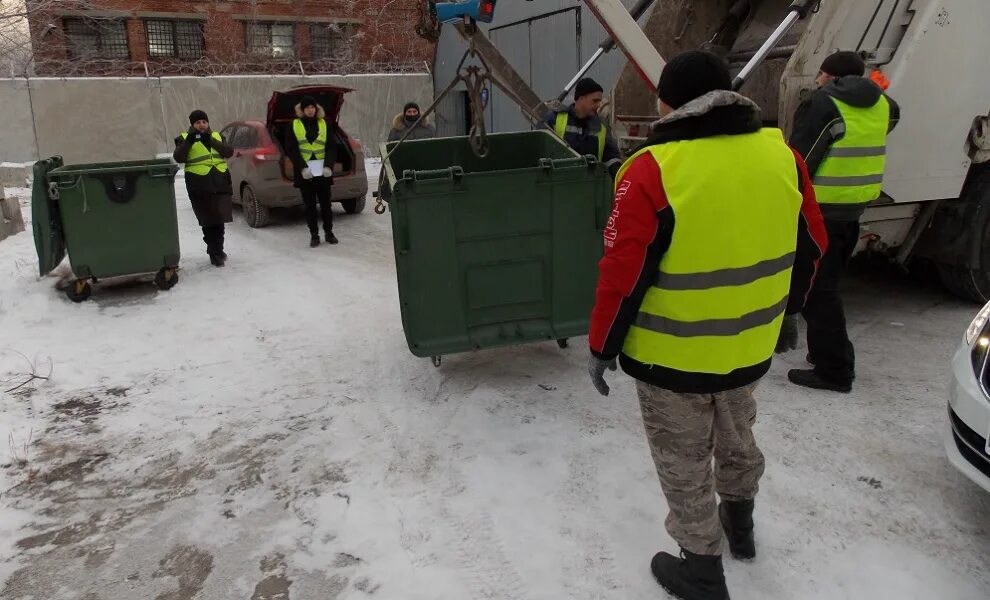 Депутаты горсовета омск. Пожар на севере москвы. Москва омск новости. Омск пятиэтажка. Пожар в омске семья.