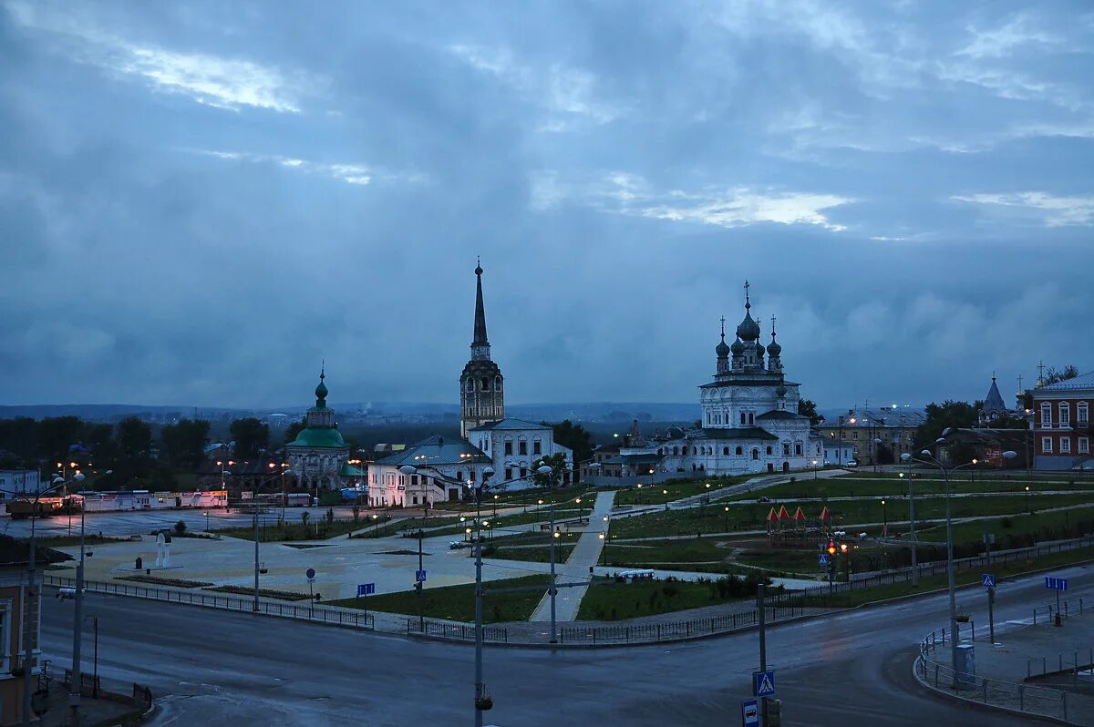 Соликамск большой город. Воскресенская площадь Соликамск. Город Соликамск Пермский край. Соборная площадь в Соликамске. Пермский край Соликамск центр.