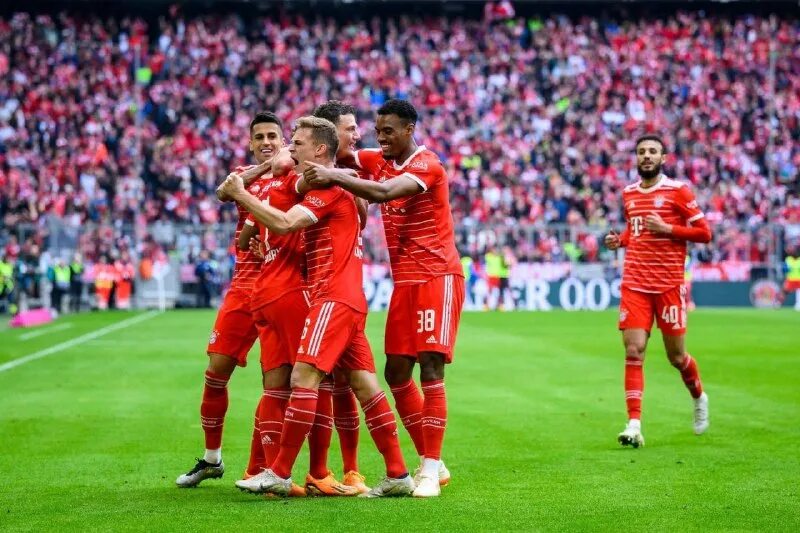 блинд бавария. лейпциг. серж гнабри с кубком лч. сколько забила бавария. Robert lewandowski.