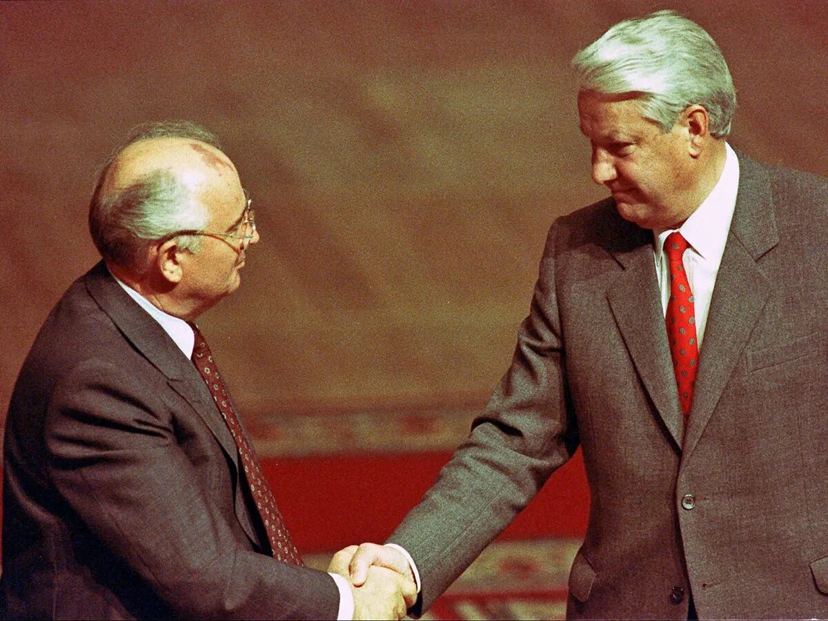 Ельцин распад. Горбачев и Ельцин 1991. Горбачев Ельцин 1990.
