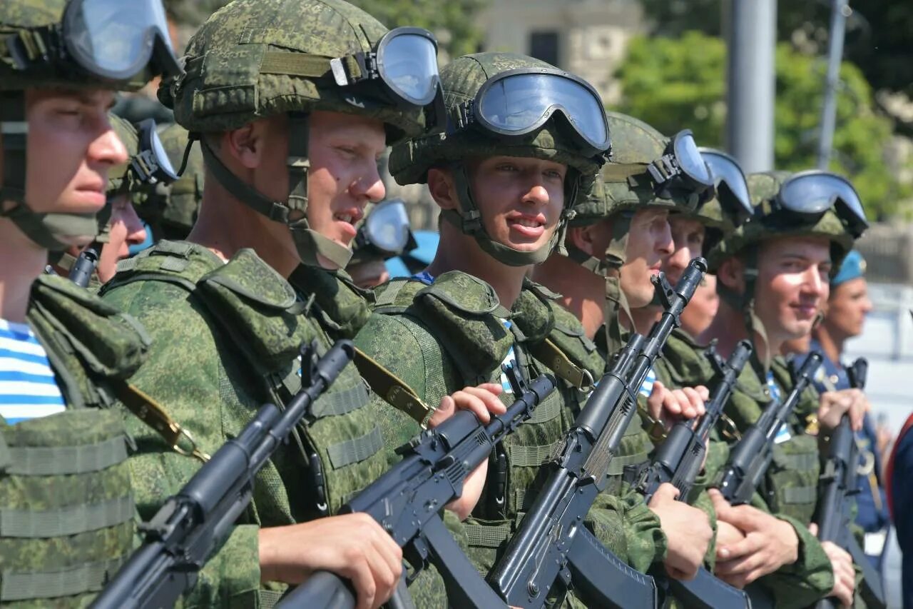 Военное с 16 лет. Сухопутные войска. Воздушно Сухопутные войска. Российские войска. Армия Сухопутные войска.