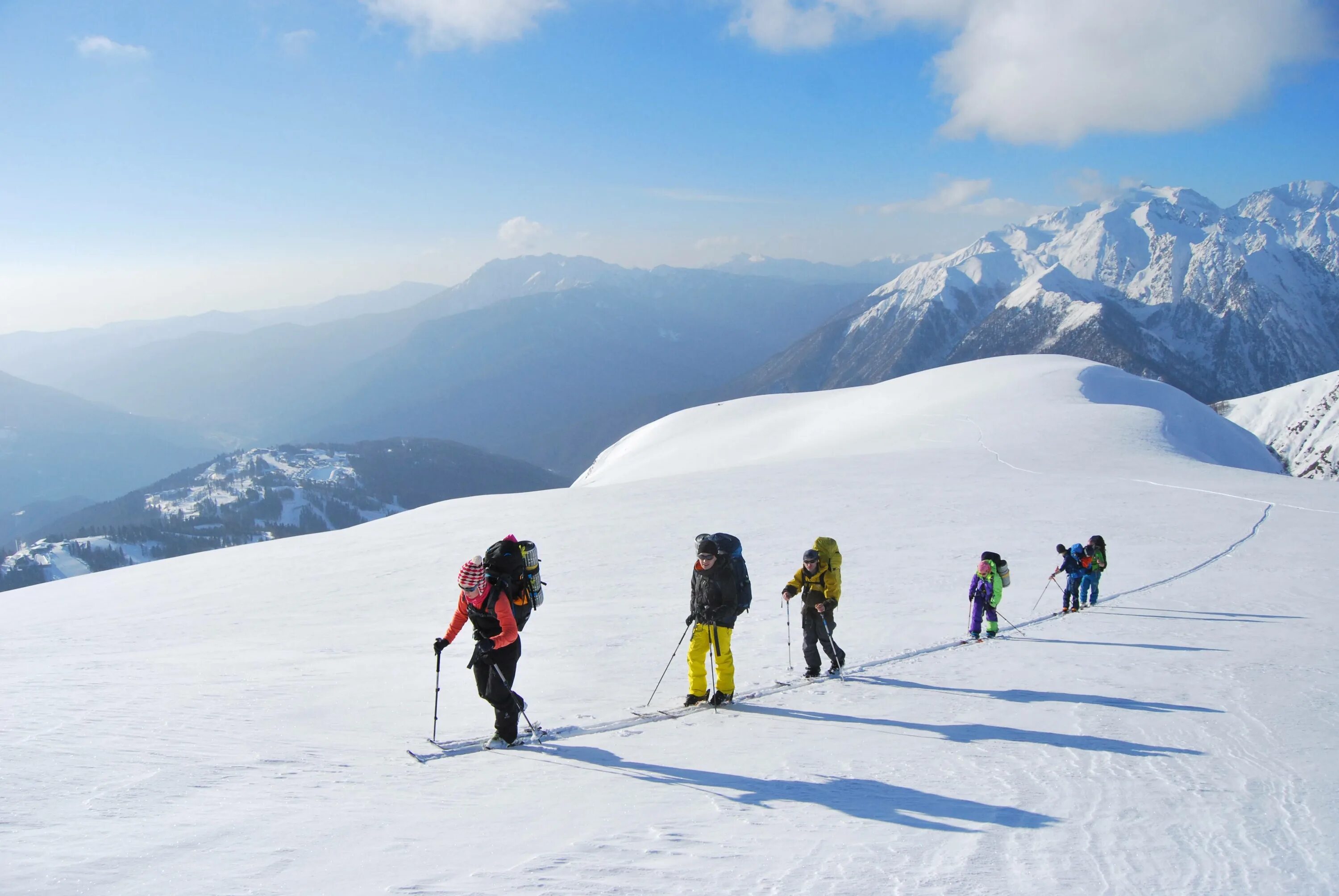 Скитура что это. Скитур лыжи. Лыжный спорт скитур. Лыжи ски тур. Ski tour.