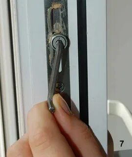 Пластиковое окно ручка не двигается