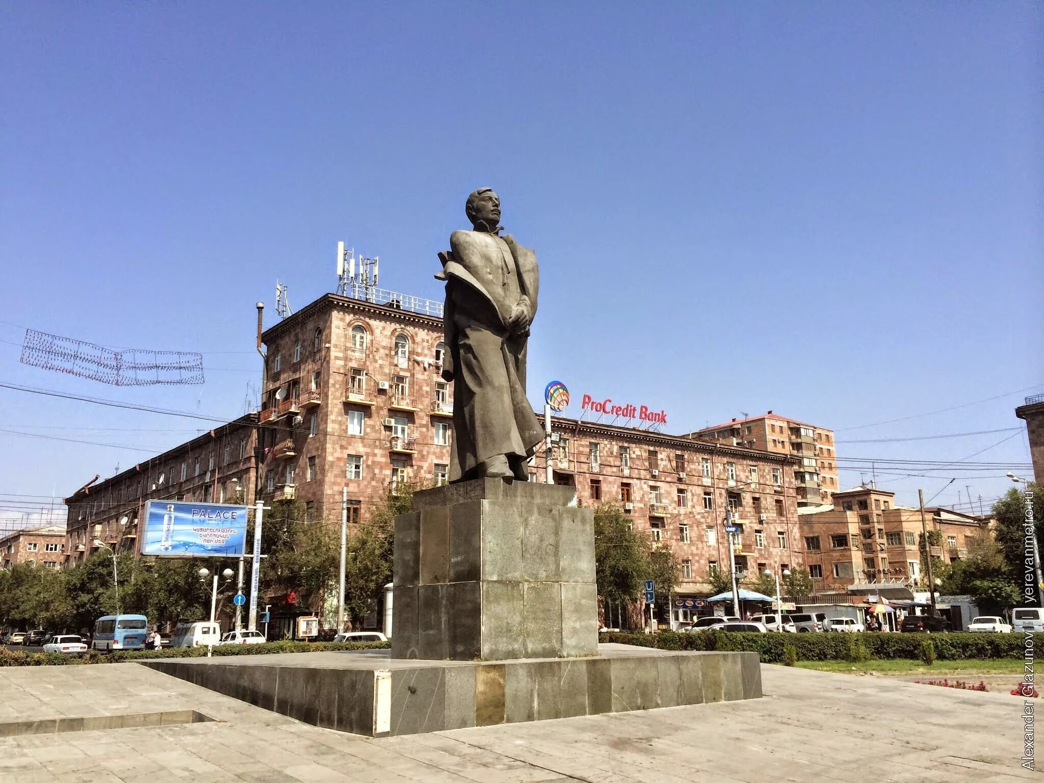 Площадь Гарегина Нжде. Памятник Нжде в Ереване. Гарегин Нжде памятник. Полщадь гаренгин Нежде.