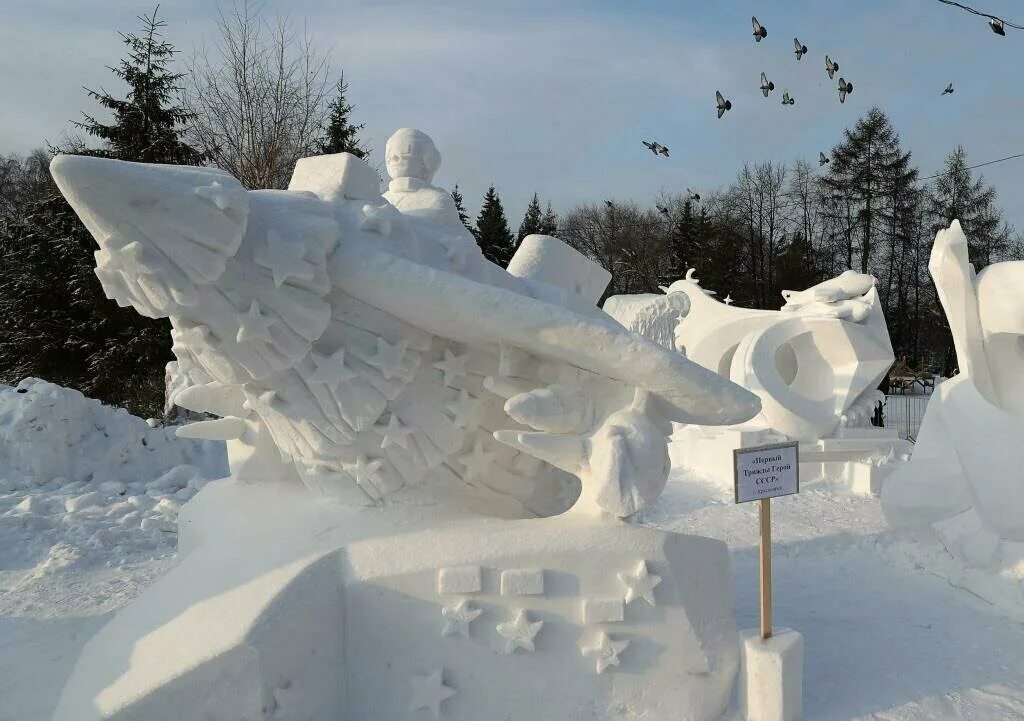 Куда сходить с детьми в новосибирске зимой. Снежные фигуры. Снежные скульптуры. Снежные скульптуры Россия. Космические фигуры из снега.