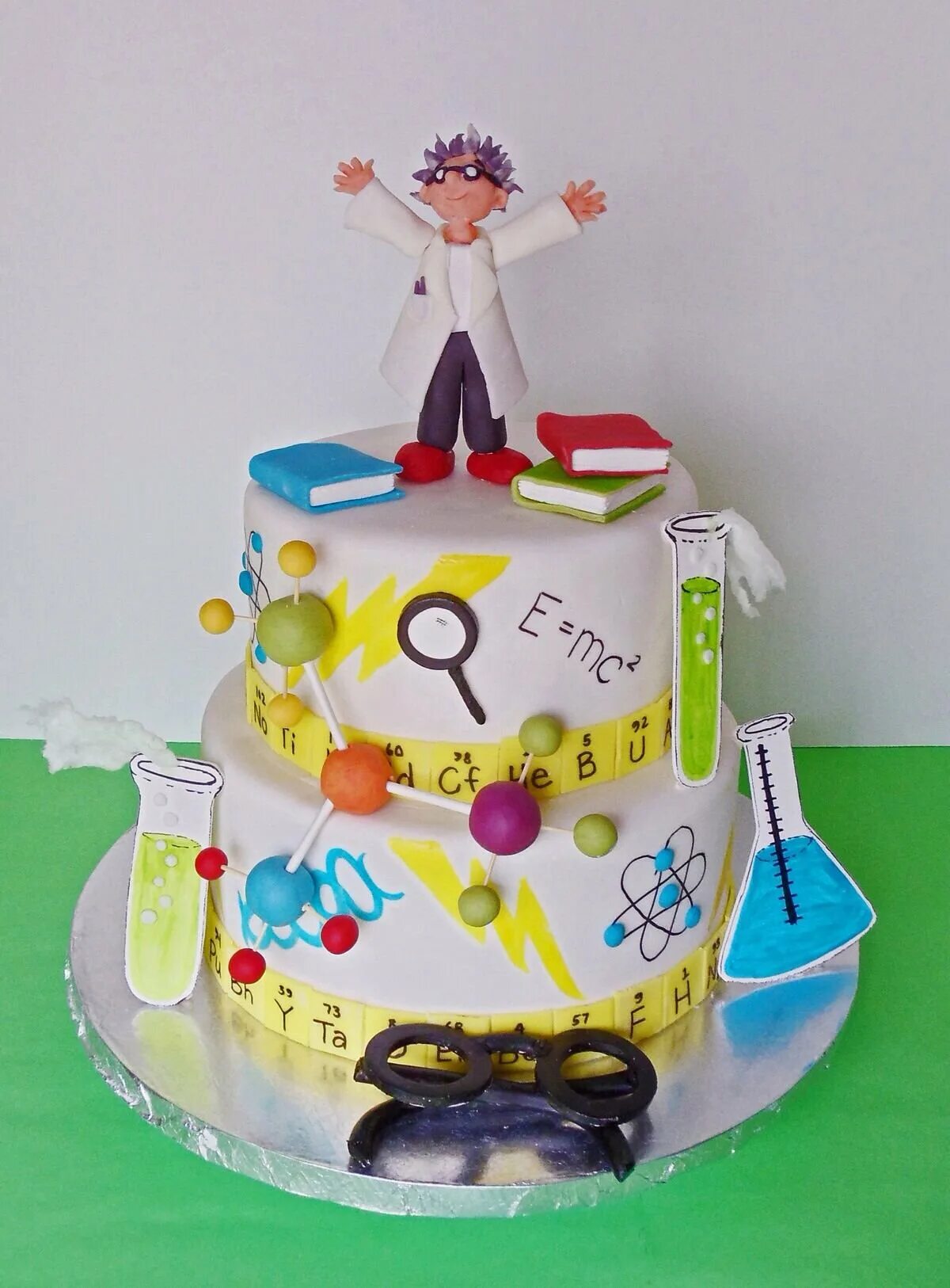 С днем рождения химику. Торт для химика. Торт на день химика. Торт для химика на день рождения. Торт для юного химика.