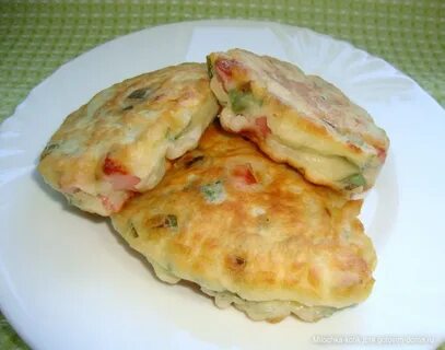 Оладьи с колбасой сыром и зеленью